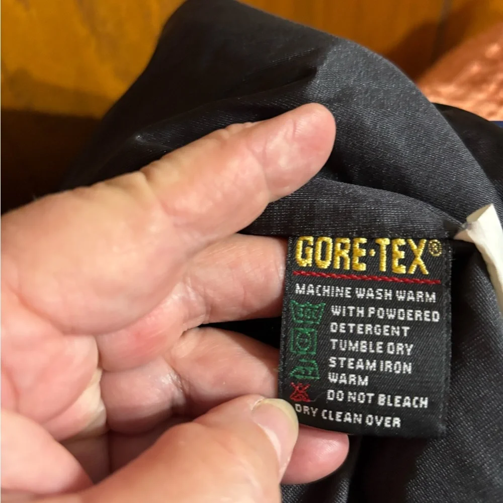 Colorful  Forrester's Gore Tex Outdoor Men's L windbreaker jacket.